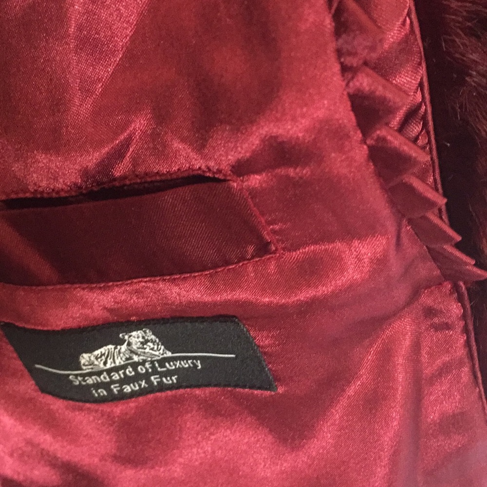 TERRY LEWIS Classic Luxuries. Coat - Picture 7 of 7